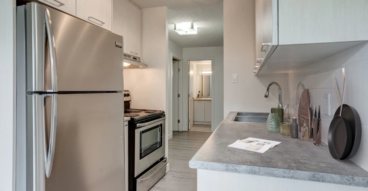 3520 31 Street NW, Calgary, AB, T2L 2A4 - 4