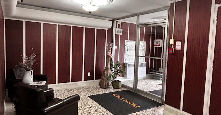 137 Ontario Street, St. Catharines, ON, L2R 5J9 - 2