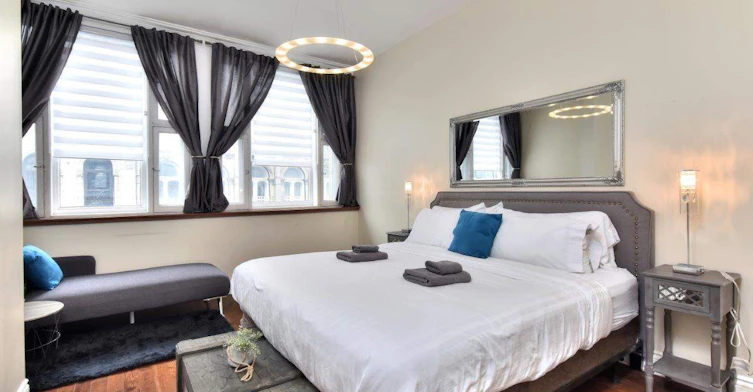 303-15 Notre Dame Street W, Montréal, QC, H2Y 1S5 - 2
