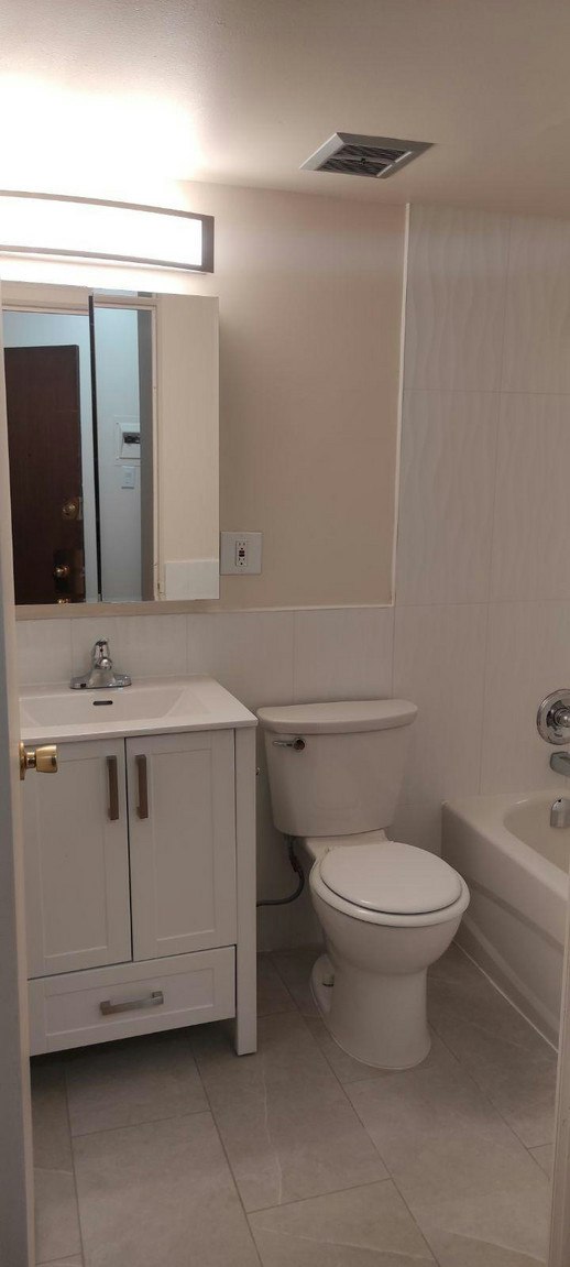 204-1120 Barclay Street, Vancouver, BC, V6E 1H2 - 2