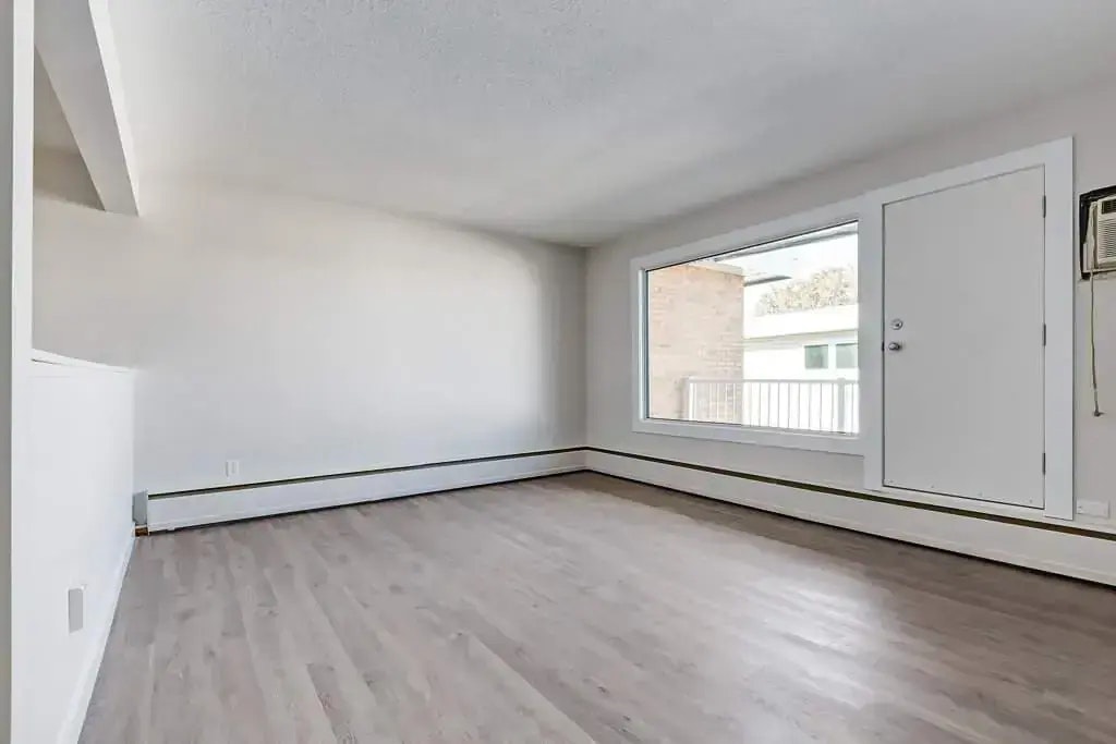 10-331 Broad Street, Regina, SK, S4R 2X8 - 10