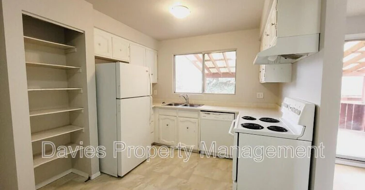 1-2107 86 Street NW, Edmonton, AB, T6K 1Z9