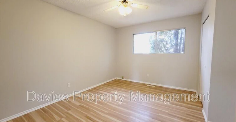 1-2107 86 Street NW, Edmonton, AB, T6K 1Z9 - 6