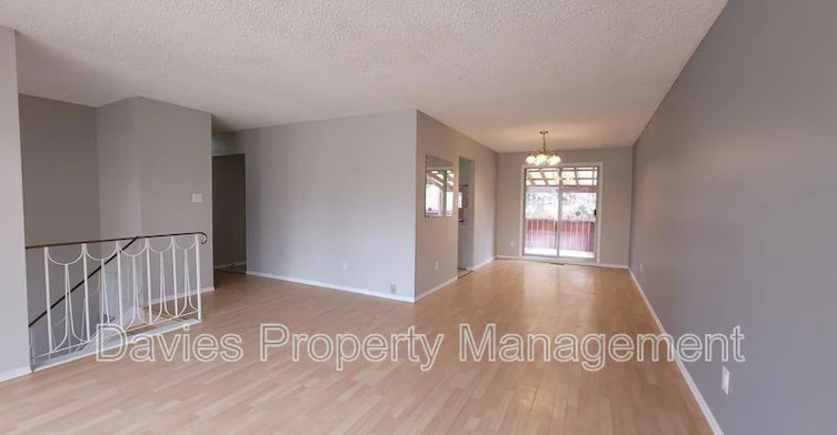 1-2107 86 Street NW, Edmonton, AB, T6K 1Z9 - 3