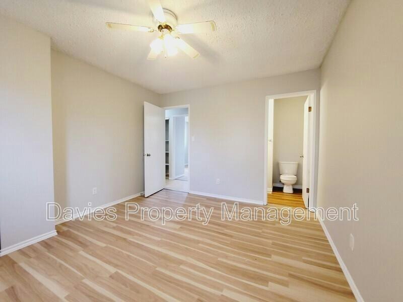 1-2107 86 Street NW, Edmonton, AB, T6K 1Z9 - 7