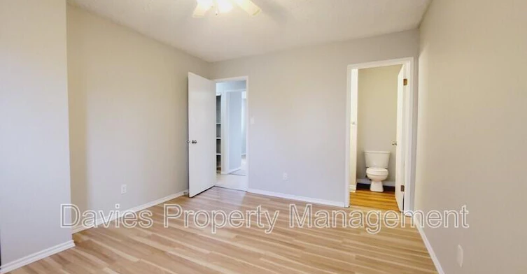 1-2107 86 Street NW, Edmonton, AB, T6K 1Z9 - 7