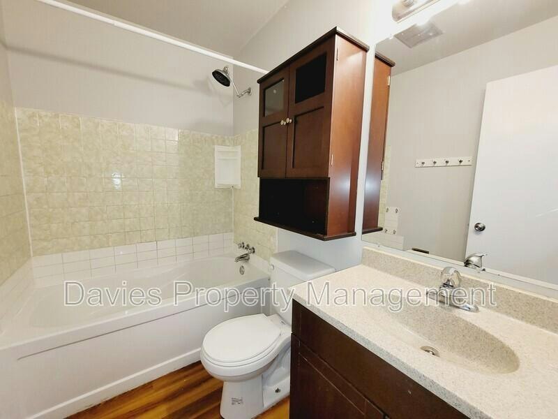 1-2107 86 Street NW, Edmonton, AB, T6K 1Z9 - 5