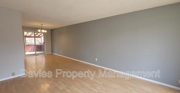 1-2107 86 Street NW, Edmonton, AB, T6K 1Z9 - 4