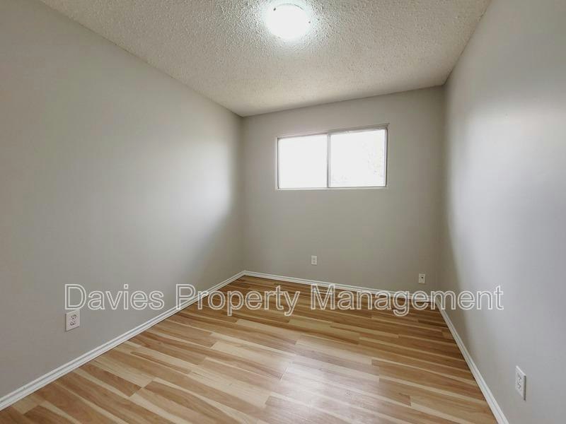 1-2107 86 Street NW, Edmonton, AB, T6K 1Z9 - 9