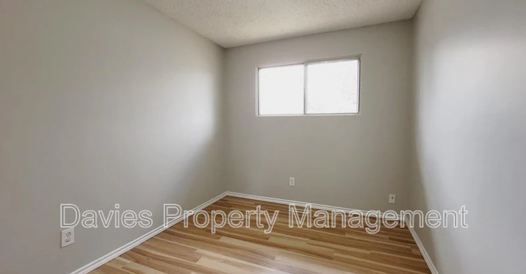 1-2107 86 Street NW, Edmonton, AB, T6K 1Z9 - 9