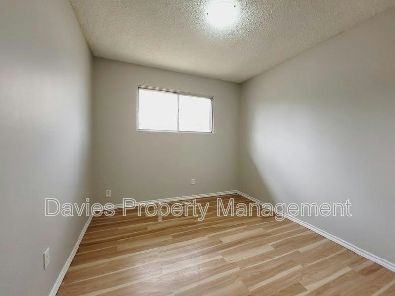 1-2107 86 Street NW, Edmonton, AB, T6K 1Z9 - 8