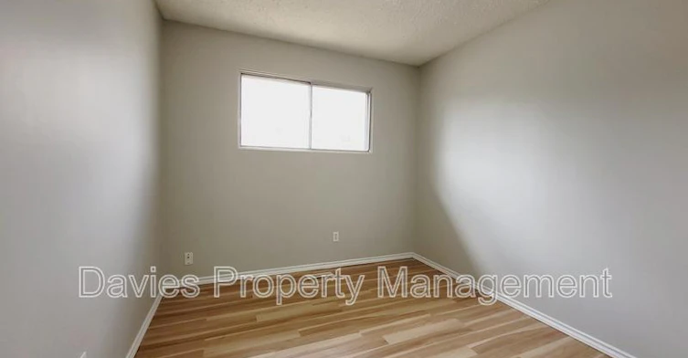 1-2107 86 Street NW, Edmonton, AB, T6K 1Z9 - 8