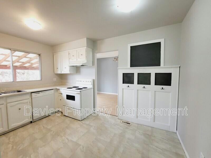 1-2107 86 Street NW, Edmonton, AB, T6K 1Z9 - 2