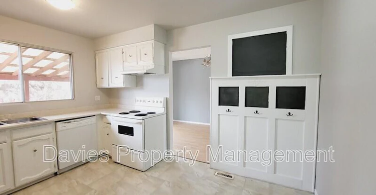 1-2107 86 Street NW, Edmonton, AB, T6K 1Z9 - 2