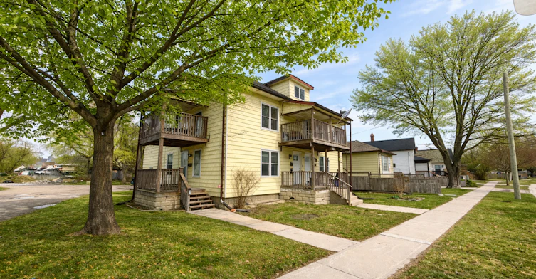 1-214 Confederation Street, Sarnia, ON, N7T 1Z8