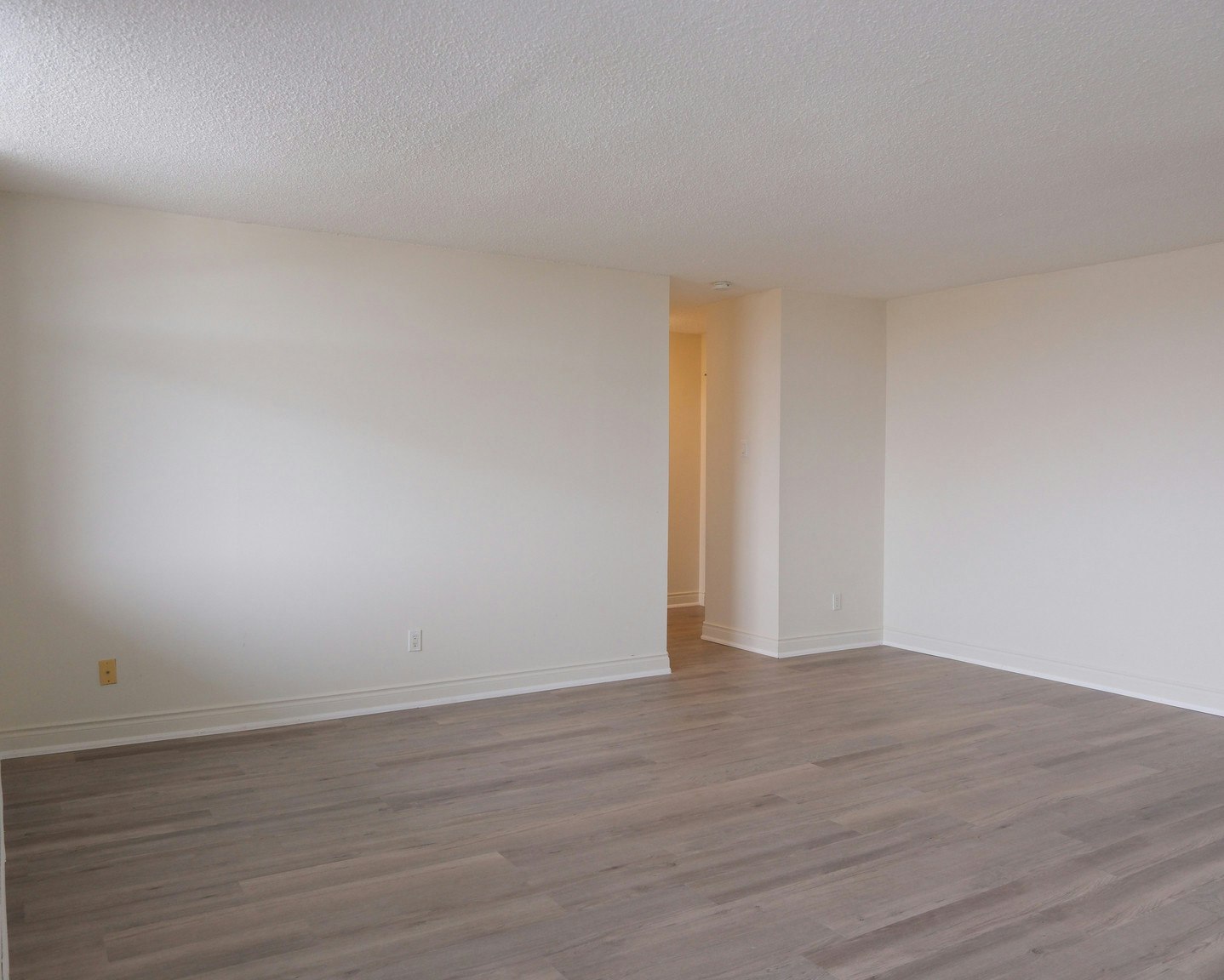 601-34 Centre Street West, Richmond Hill, ON, L4C 3P5 - 2