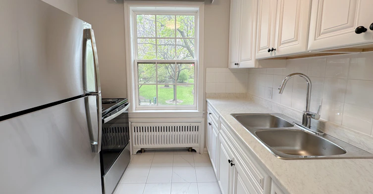 63M-8-75 Leacrest Road, Toronto, ON, M4G 1E5 - 4