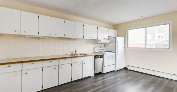 101-4819 47 Street, Camrose, AB, T4V 1J6 - 3