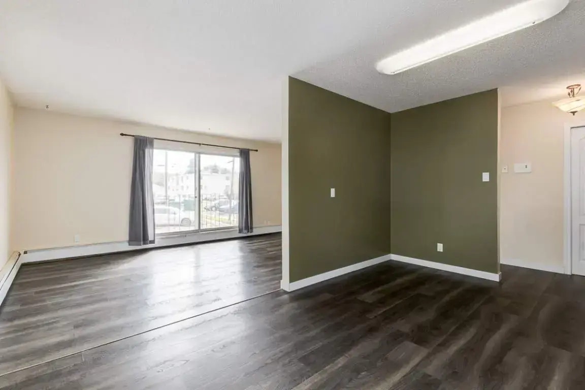 102-4819 47 Street, Camrose, AB, T4V 1J6 - 2