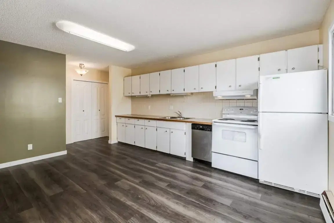 102-4819 47 Street, Camrose, AB, T4V 1J6 - 5