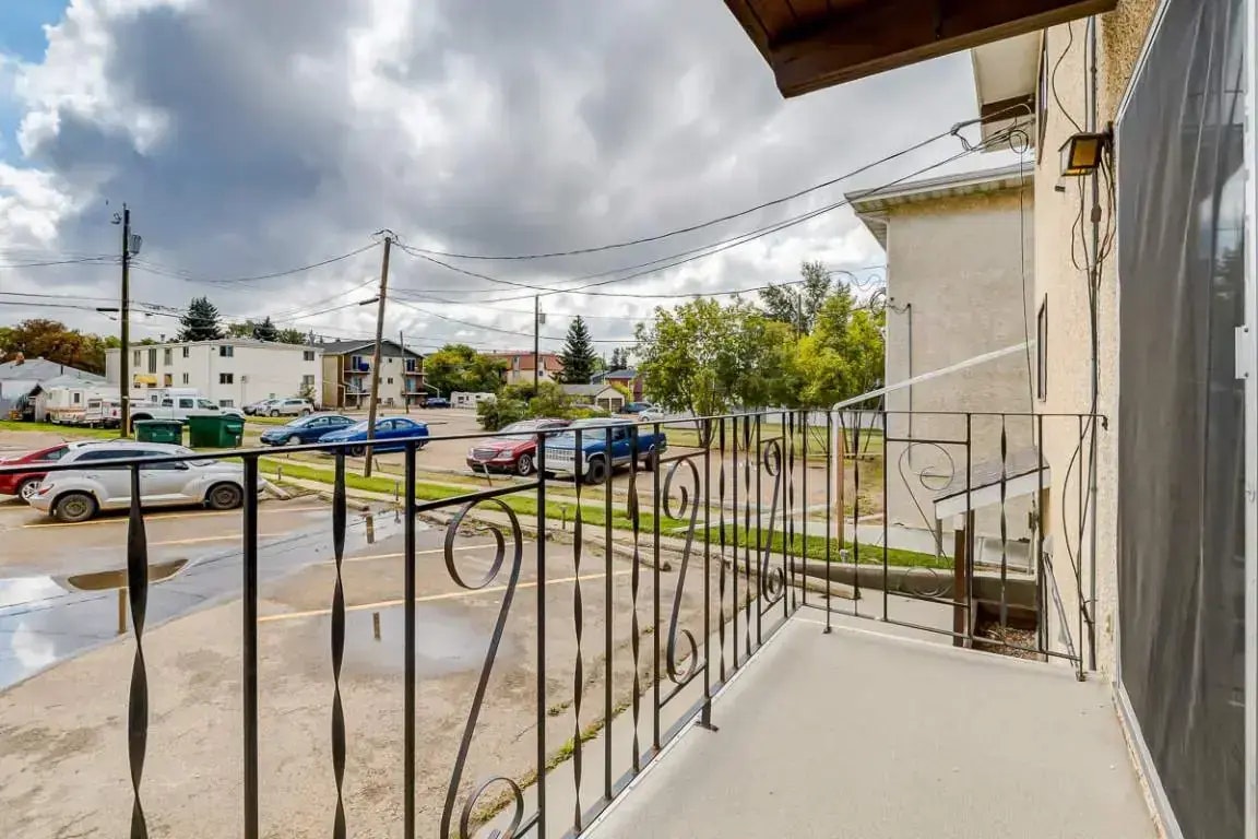 102-4819 47 Street, Camrose, AB, T4V 1J6 - 9