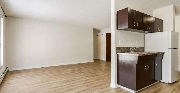 2-29 Grand Drive, Camrose, AB, T4V 2T3 - 3