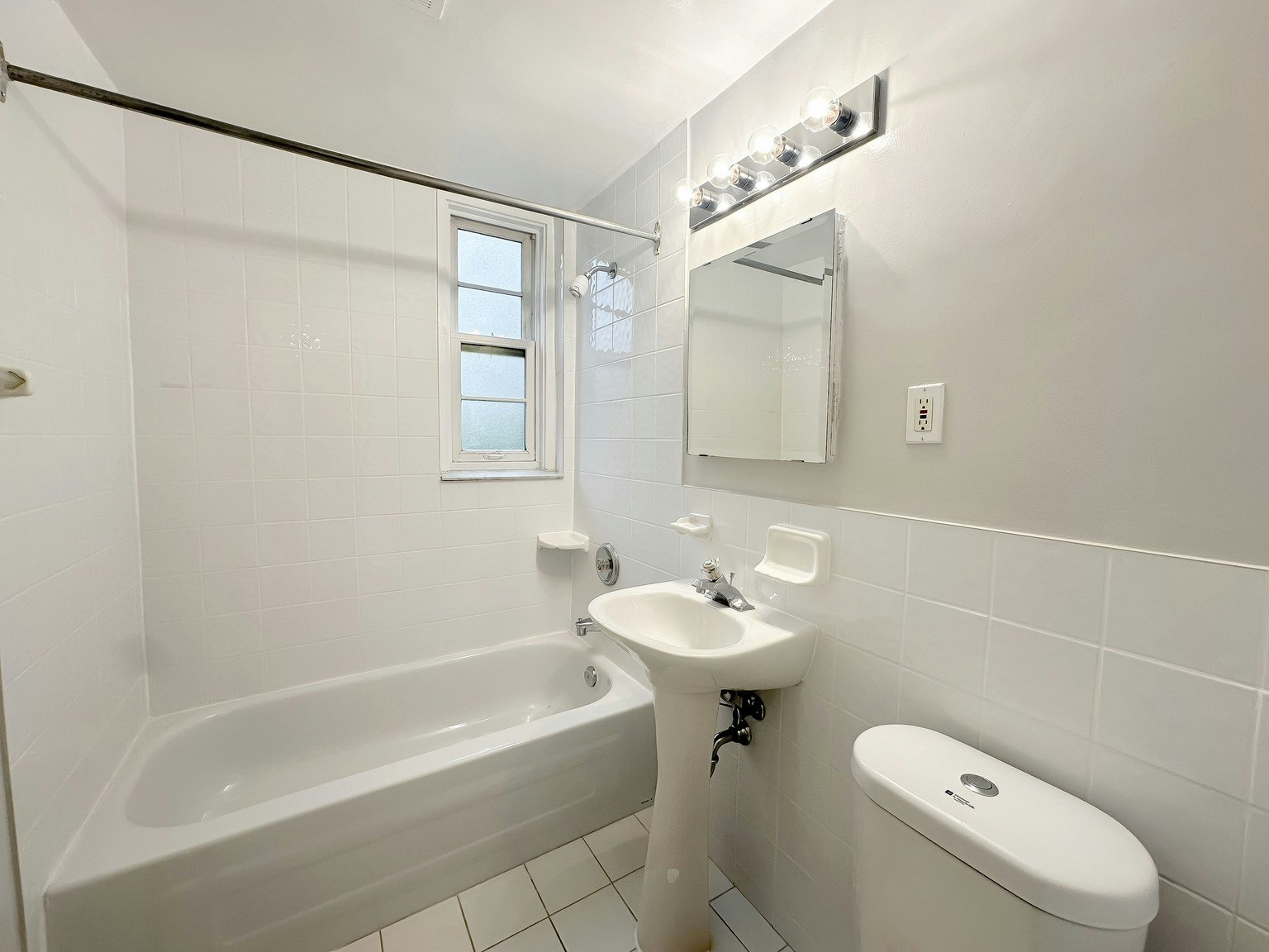 5-221-3 Du Maurier Boulevard, Toronto, ON, M4N 1V1 - 5