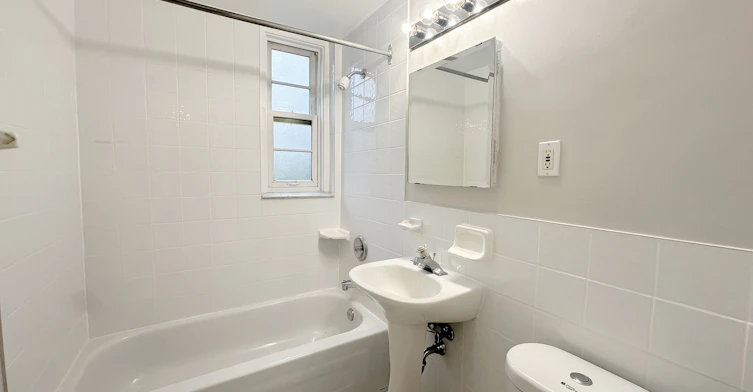 5-221-3 Du Maurier Boulevard, Toronto, ON, M4N 1V1 - 5