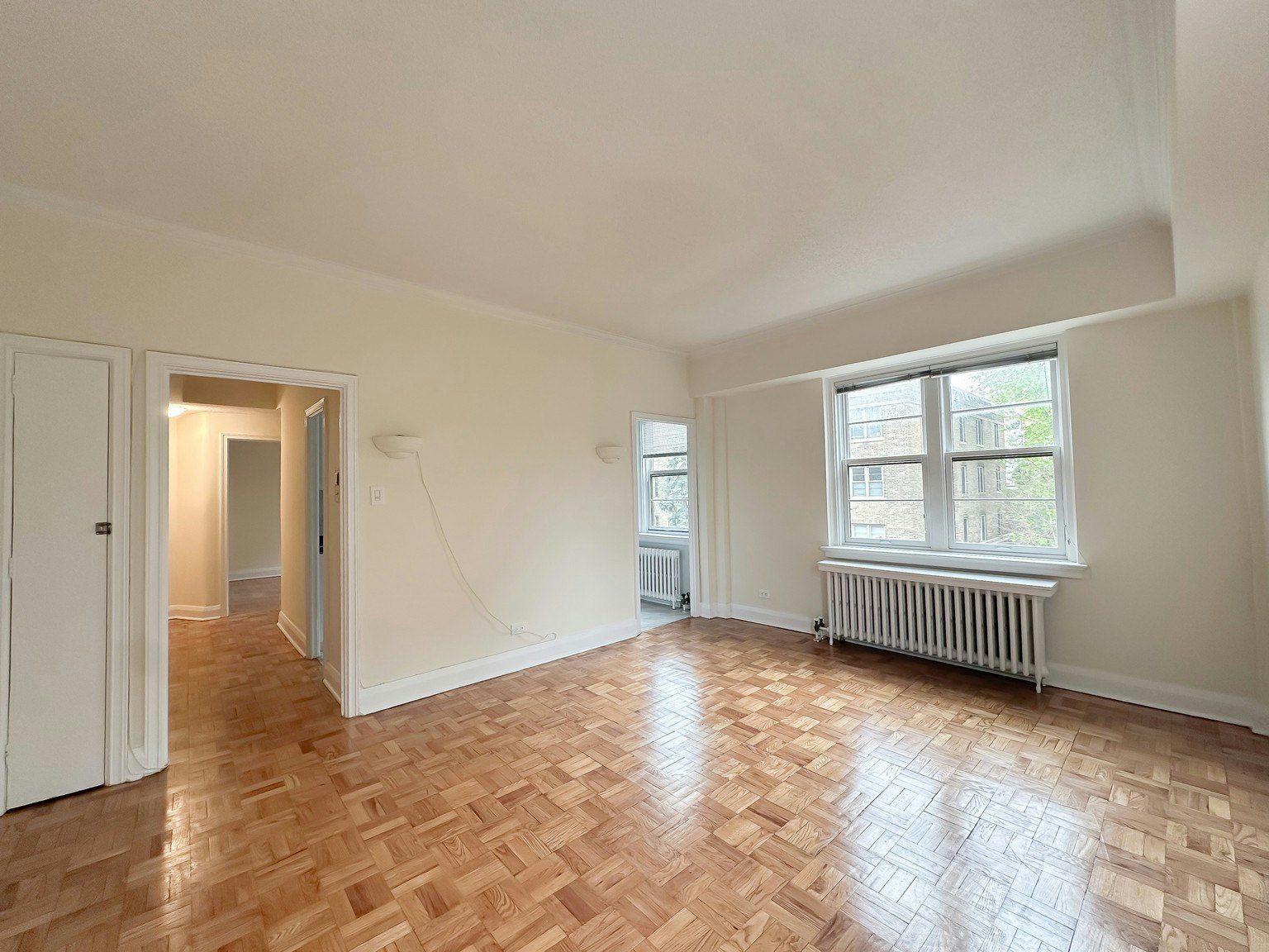 5-221-3 Du Maurier Boulevard, Toronto, ON, M4N 1V1