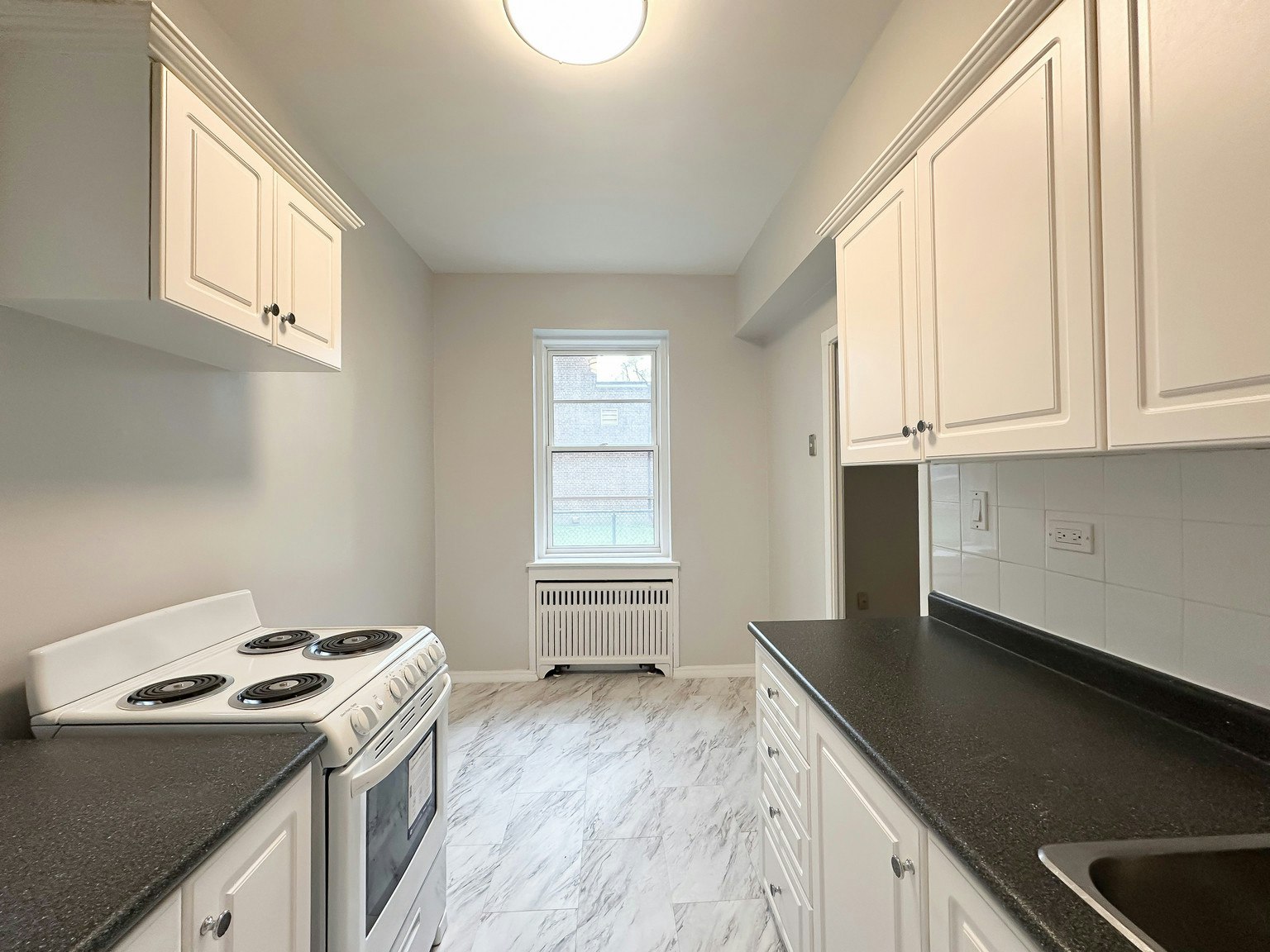 5-221-3 Du Maurier Boulevard, Toronto, ON, M4N 1V1 - 2