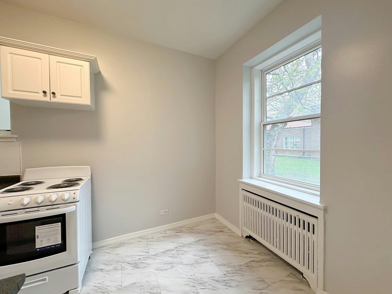 5-221-3 Du Maurier Boulevard, Toronto, ON, M4N 1V1 - 3