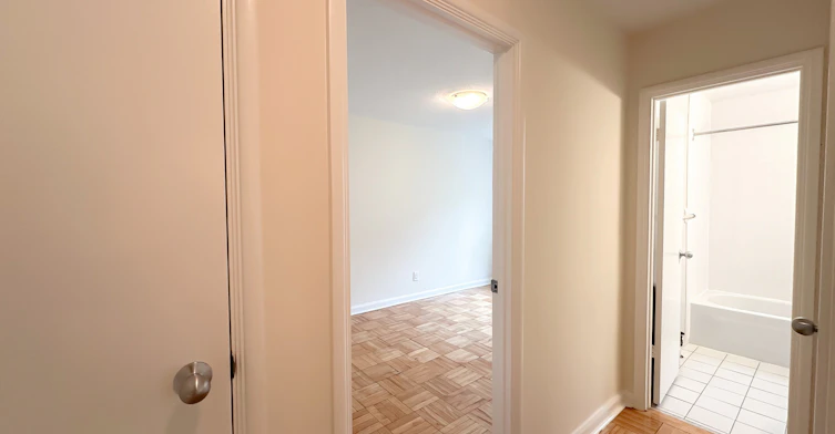 102E-118 Montgomery Avenue, Toronto, ON, M4R 1E3 - 3