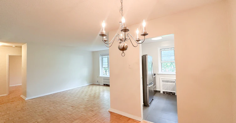 205E-118 Montgomery Avenue, Toronto, ON, M4R 1E3 - 5