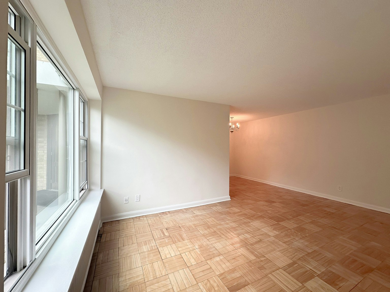 205E-118 Montgomery Avenue, Toronto, ON, M4R 1E3 - 3