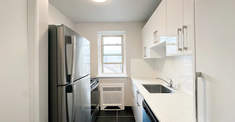205E-118 Montgomery Avenue, Toronto, ON, M4R 1E3 - 12
