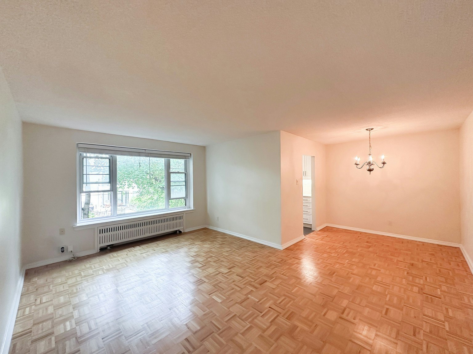 205E-118 Montgomery Avenue, Toronto, ON, M4R 1E3 - 2