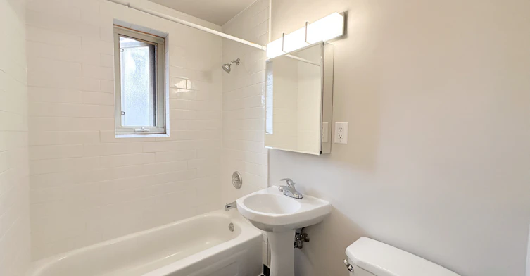 205E-118 Montgomery Avenue, Toronto, ON, M4R 1E3 - 15