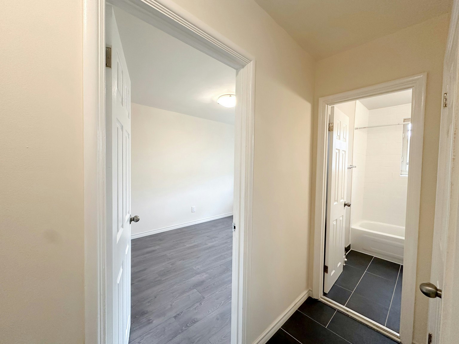 205E-118 Montgomery Avenue, Toronto, ON, M4R 1E3 - 18