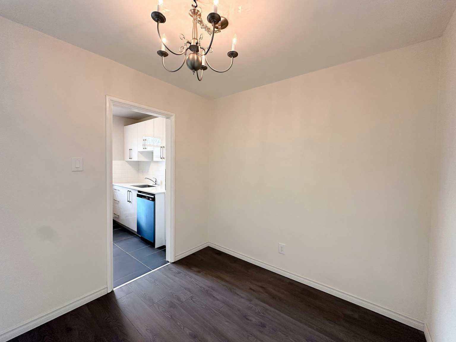 303W-118 Montgomery Avenue, Toronto, ON, M4R 1E3 - 13