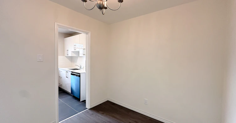 303W-118 Montgomery Avenue, Toronto, ON, M4R 1E3 - 13