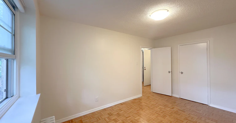 303W-118 Montgomery Avenue, Toronto, ON, M4R 1E3 - 8