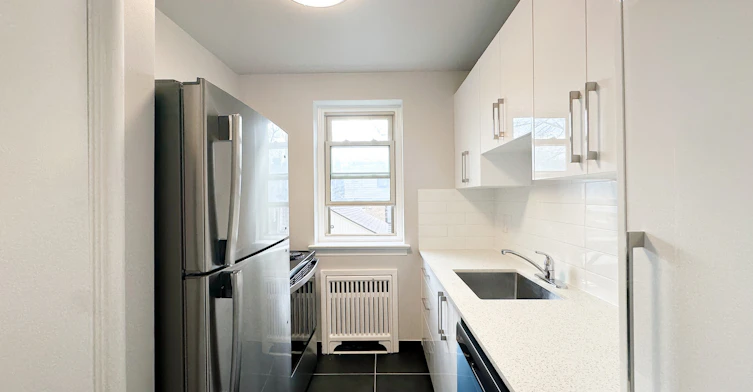 303W-118 Montgomery Avenue, Toronto, ON, M4R 1E3 - 12