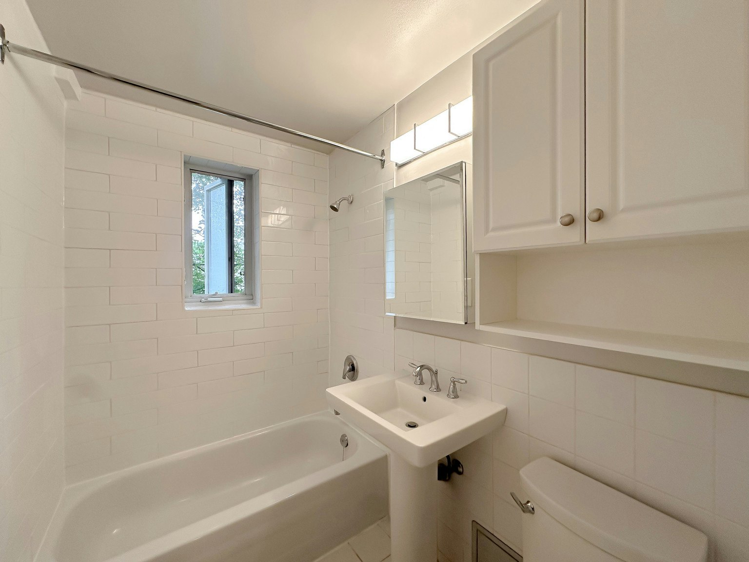 303W-118 Montgomery Avenue, Toronto, ON, M4R 1E3 - 10