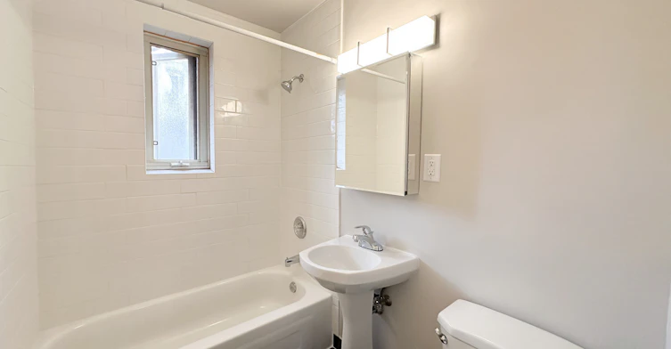 303W-118 Montgomery Avenue, Toronto, ON, M4R 1E3 - 15