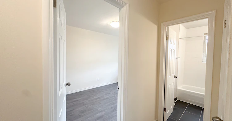 303W-118 Montgomery Avenue, Toronto, ON, M4R 1E3 - 18