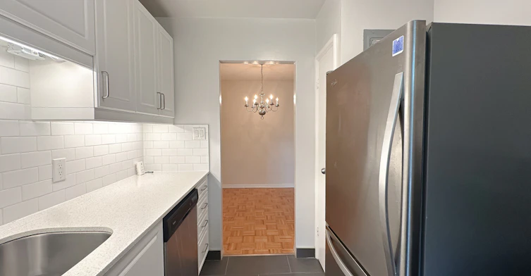 303W-118 Montgomery Avenue, Toronto, ON, M4R 1E3 - 7