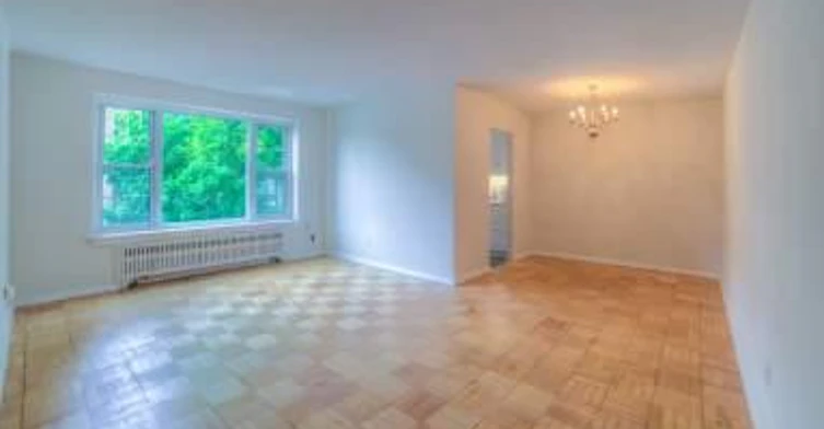 318W-118 Montgomery Avenue, Toronto, ON, M4R 1E3
