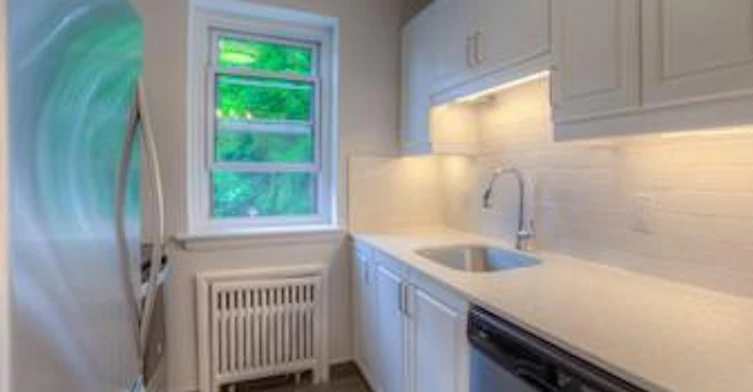 318W-118 Montgomery Avenue, Toronto, ON, M4R 1E3 - 2