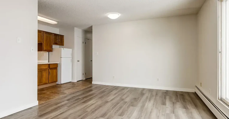 102-4814 46 Street, Camrose, AB, T4V 1G7 - 4