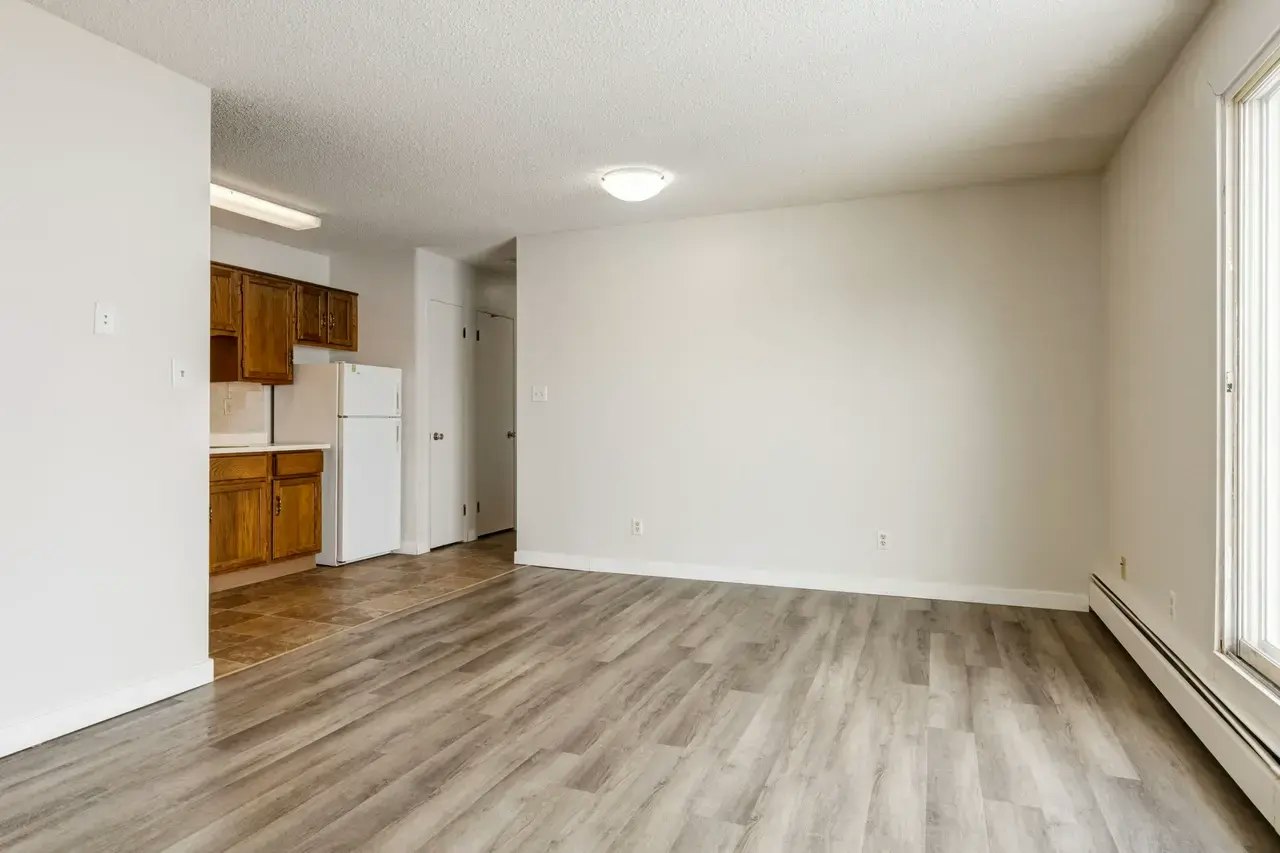 302-4814 46 Street, Camrose, AB, T4V 1G7 - 4